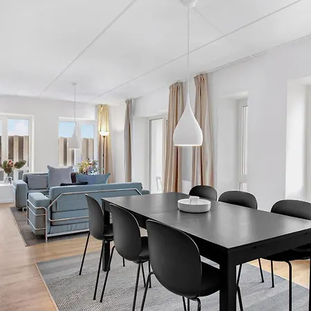 Two-bedroom With Amazing View And Sunny Balcony Next To Royal Arena *